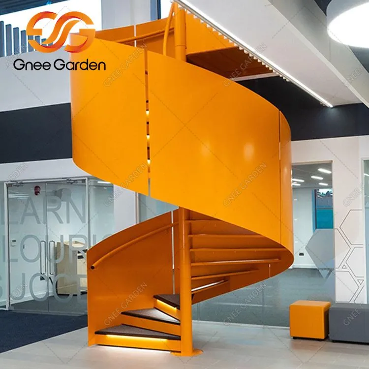 Korten zanglagan zinapoyalarni ko'tardi