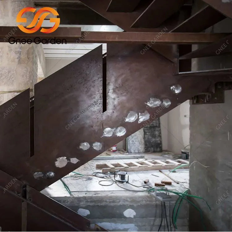 Korten po'latdan yasalgan zinapoyalar va devor qoplamalari